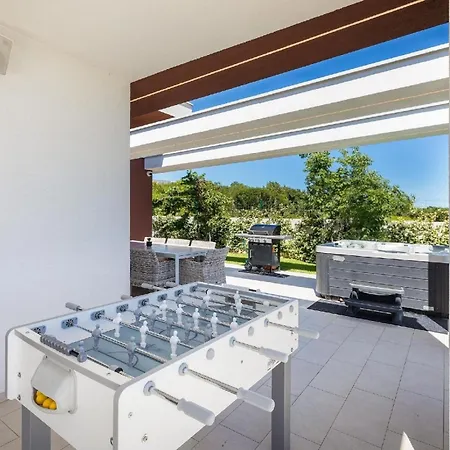 Holiday home Strandnahe Grofica Mit Whirlpool Und Grill Pula