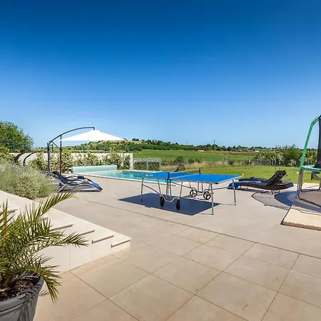 Strandnahe Grofica Mit Whirlpool Und Grill Holiday home