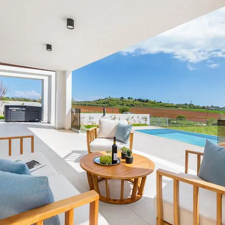 Strandnahe Grofica Mit Whirlpool Und Grill Holiday home Pula