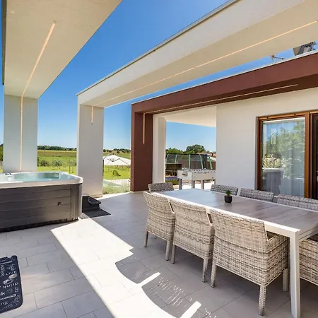 Holiday home Strandnahe Grofica Mit Whirlpool Und Grill Pula