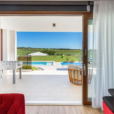 Strandnahe Grofica Mit Whirlpool Und Grill * Pula