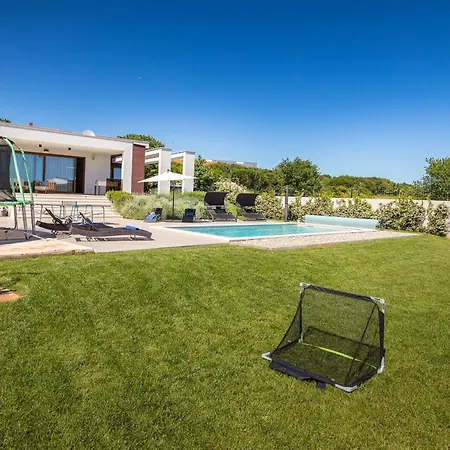 Holiday home Strandnahe Grofica Mit Whirlpool Und Grill Pula